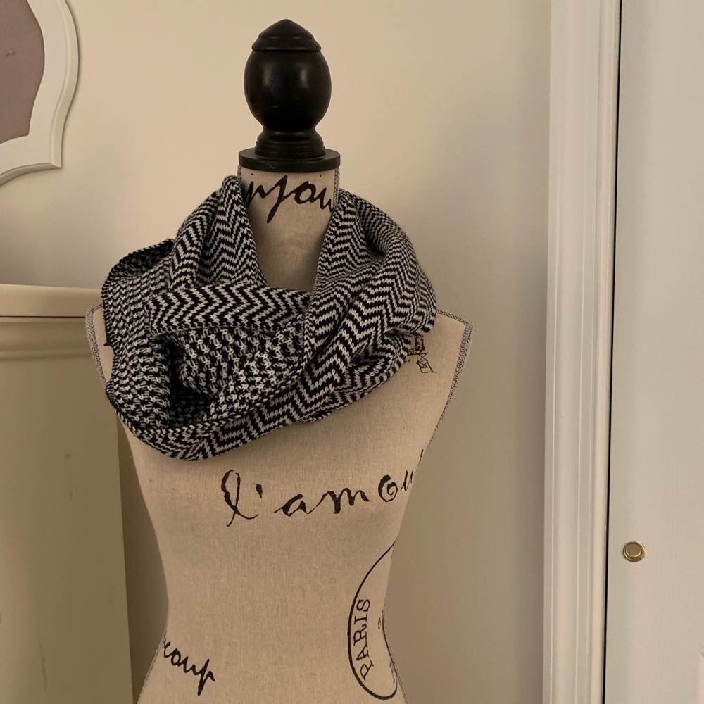 Zig-zag Infinity Scarf
